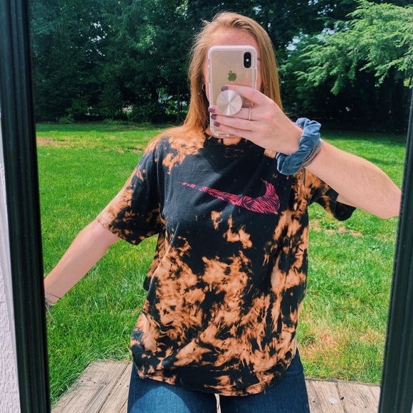 Bleached Nike Graphic T-shirt - Picture 3 of 3